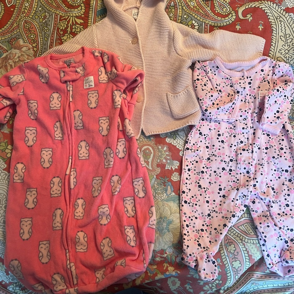 Baby girls Gap 6-12 mo Sweater pink hooded and 2 sleepers pajama’s perfect